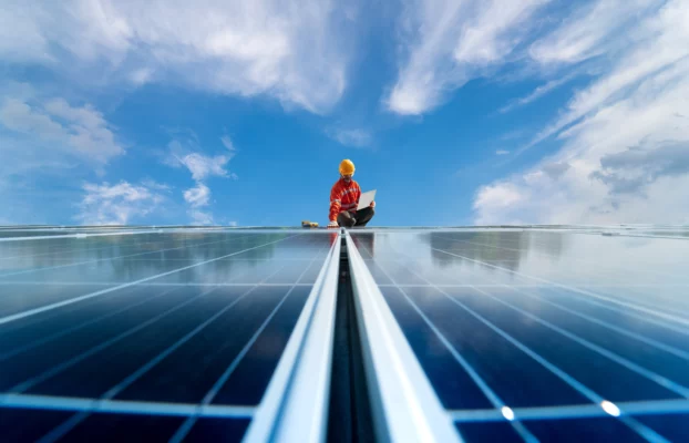 How to Clean Solar Panels – The Best Practices to Follow 